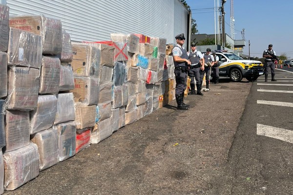 Operação policial apreendeu 4,8 toneladas de maconha, em Álvares Machado (SP) — Foto: Divulgação/Polícia Rodoviária