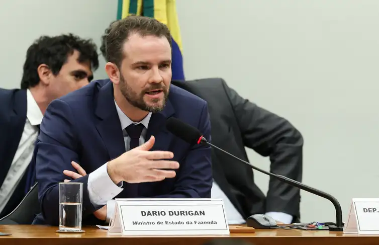 Lula Marques/ Agência Brasil. Brasília – DF – 12/05/2026 – Reunião da Comissão Especial da Câmara sobre o Fim da Escala 6x1 para debater os impactos econômicos da redução da escala de trabalho, sem redução de salário. Participou ministro da Fazenda, Dario Durigan. Foto Lula Marques/Agência Brasil