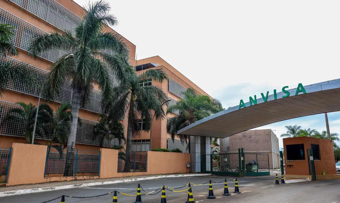Anvisa proíbe comercialização de picolé com melatonina e suplemento alimentar no país