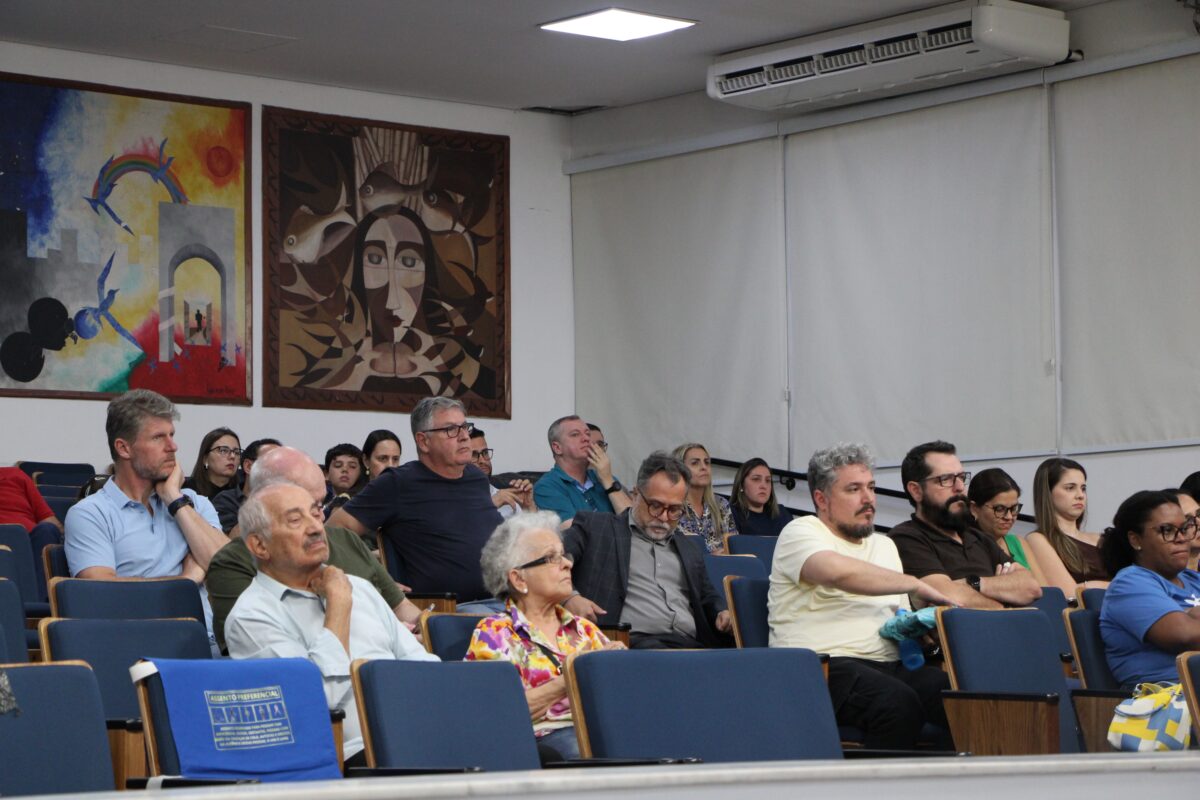 Audiência sobre usucapião da Coopec termina com proposta de CPI