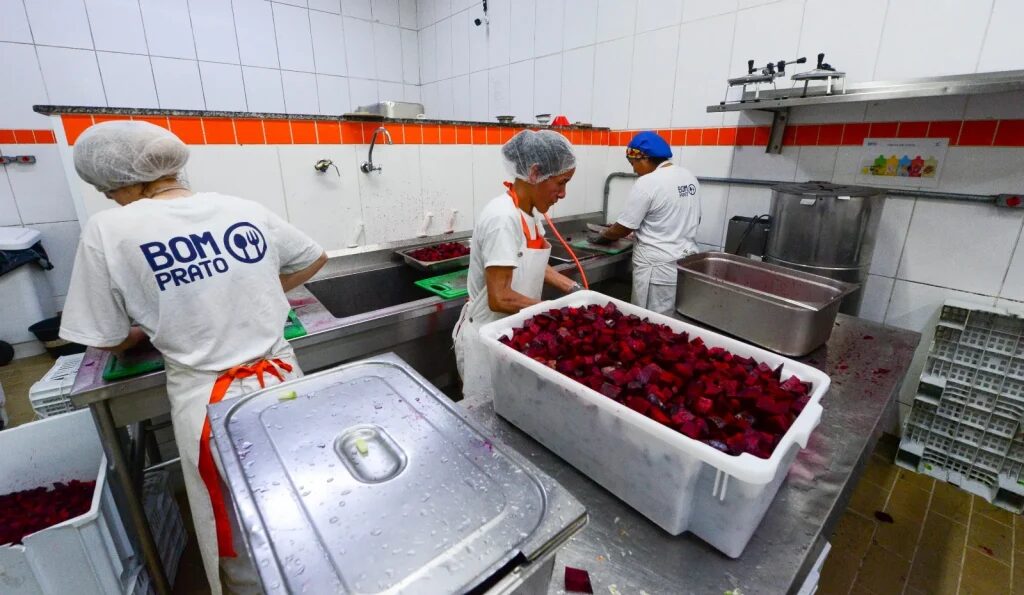 Bom Prato incentiva alimentação saudável e aproveitamento integral dos alimentos