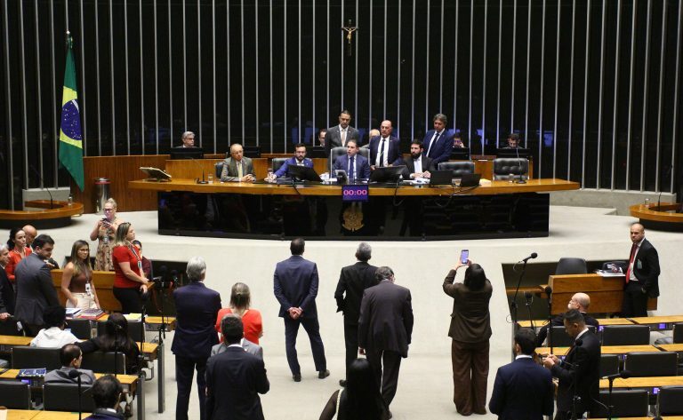 Câmara inicia votações de hoje com análise de projeto sobre microempreendedor individual; acompanhe