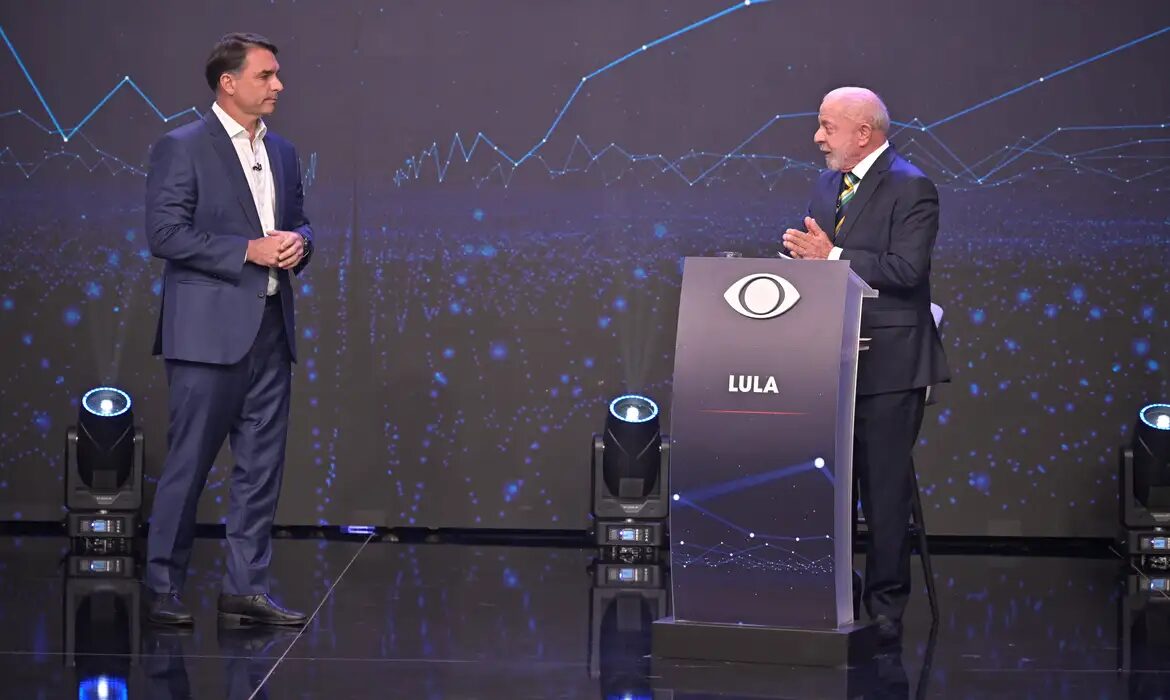 Campanhas de Lula e Flávio Bolsonaro protocolam no TSE acordo para renúncia de sigilos