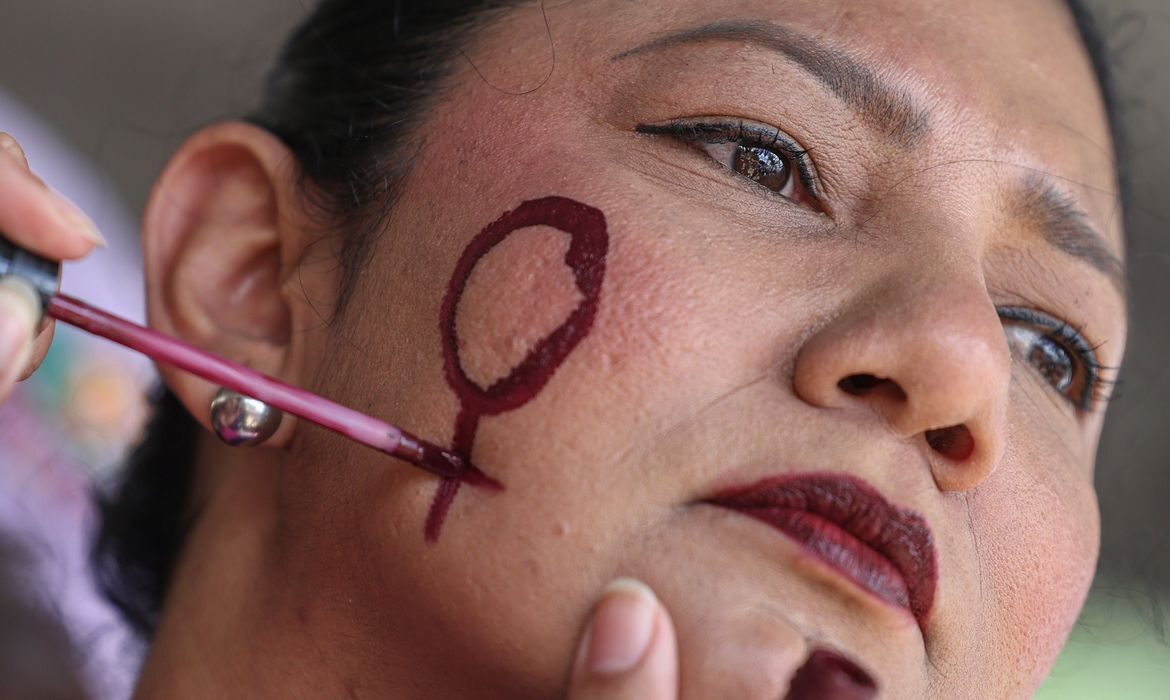 Casos de violência política de gênero sobem 11 vezes no Brasil e acendem alerta