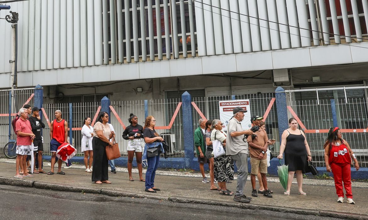 Centrais sindicais repudiam déficit no transporte público e apontam ato deliberado contra a votação