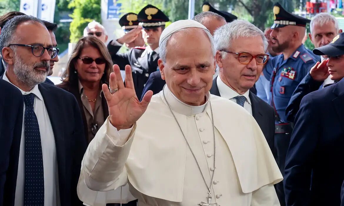 Cirurgia do Papa Leão XIV para remoção de nódulo no pulmão é realizada com sucesso