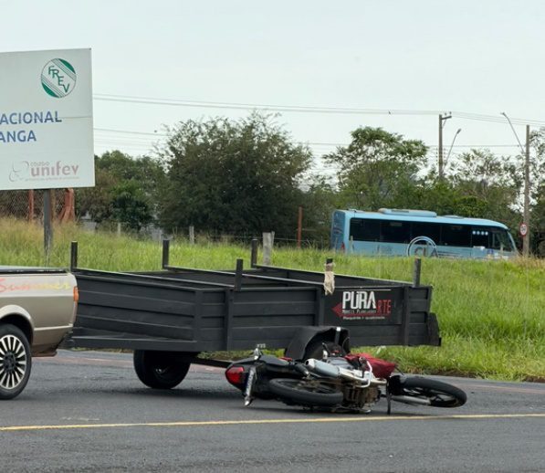 Colisão entre moto e picape deixa motociclista em estado grave em Votuporanga