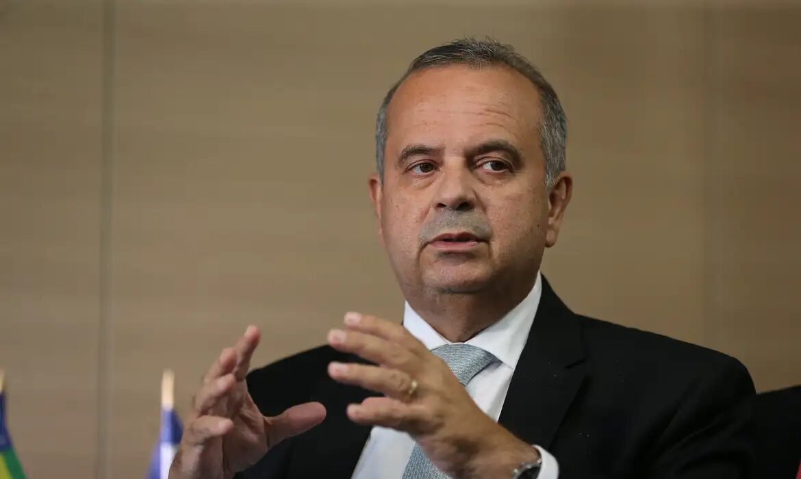Coordenador de campanha se diz surpreso com fuga de Flávio Bolsonaro