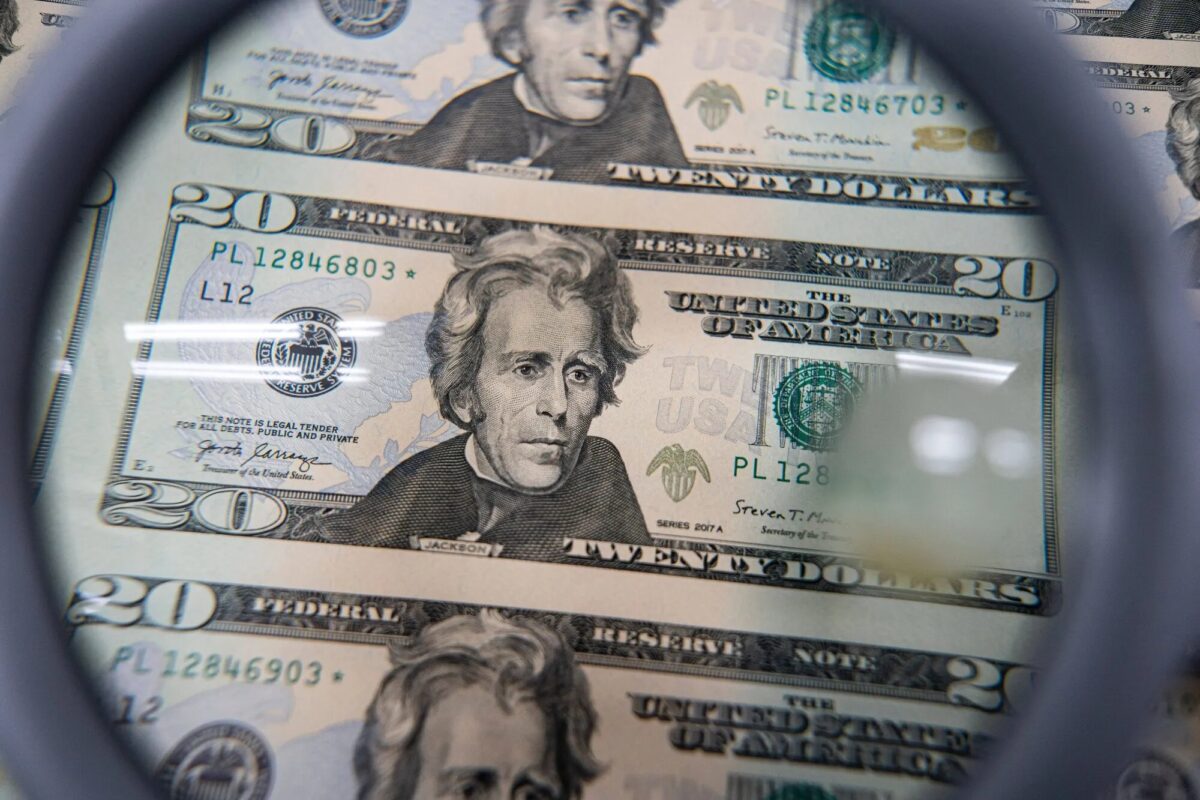 Dólar à vista tem alta forte e vai a R$ 5,08 com medidas de Lula no radar