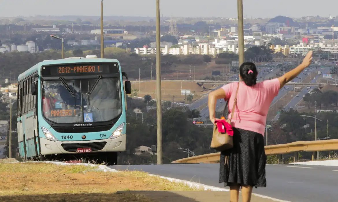 DPU aciona STF para exigir passe livre no segundo turno