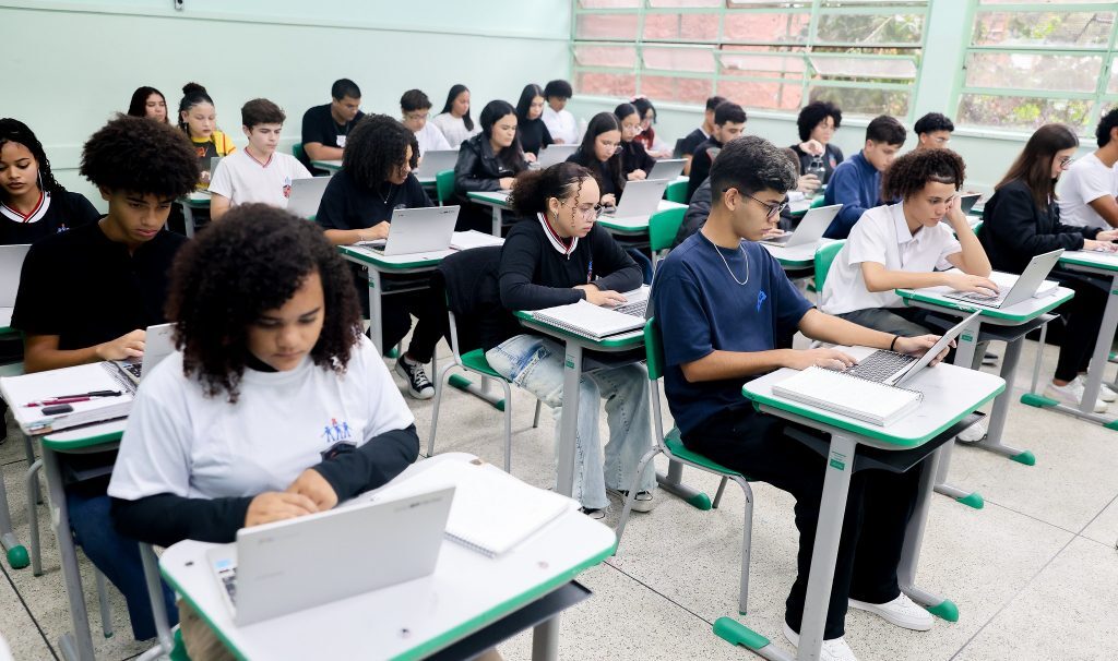 Educação de SP aplica simulado inédito do Provão Paulista e Enem para 325 mil alunos da 3ª série do EM