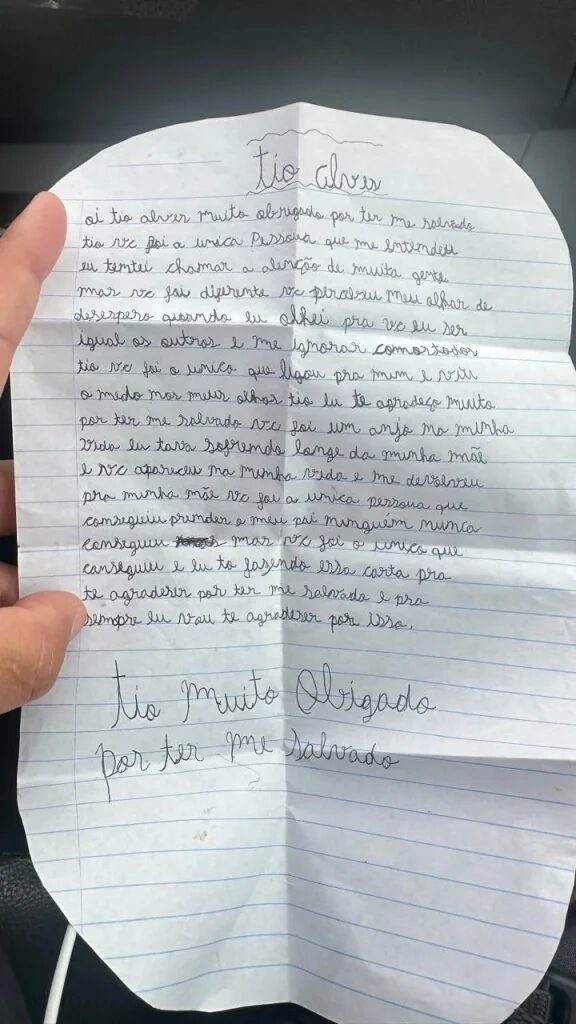 Em carta, menina resgatada de sequestro agradece policial: ‘única pessoa que me entendeu’