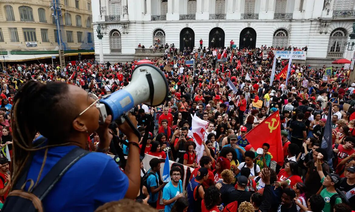 Estudantes promovem mobilizações em diversos estados em apoio à candidatura de Lula no segundo turno