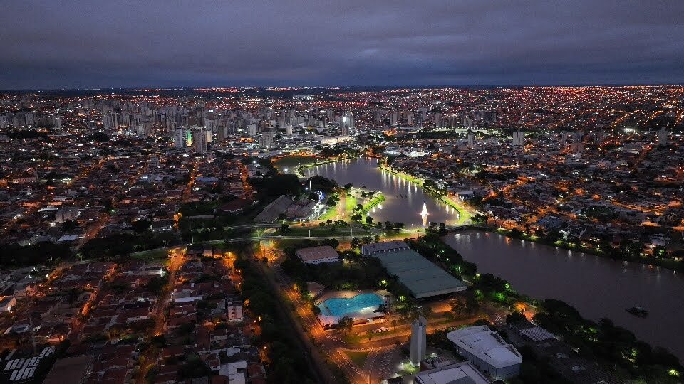 Frente fria provoca temporais e derruba temperaturas na região