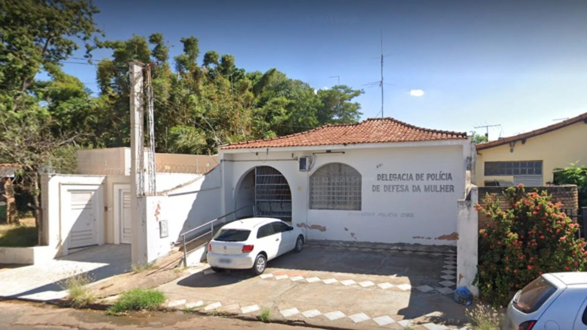 Funcionário de parque de diversão é preso suspeito de assediar adolescentes em troca de ingressos