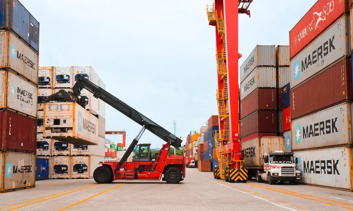 Governo libera R$ 6,49 bi para apoiar setor exportador