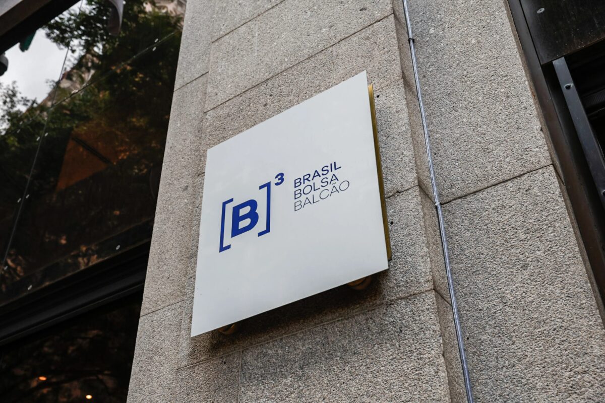 Ibovespa avança 0,5% com disparada da Petrobras e pesquisas eleitorais