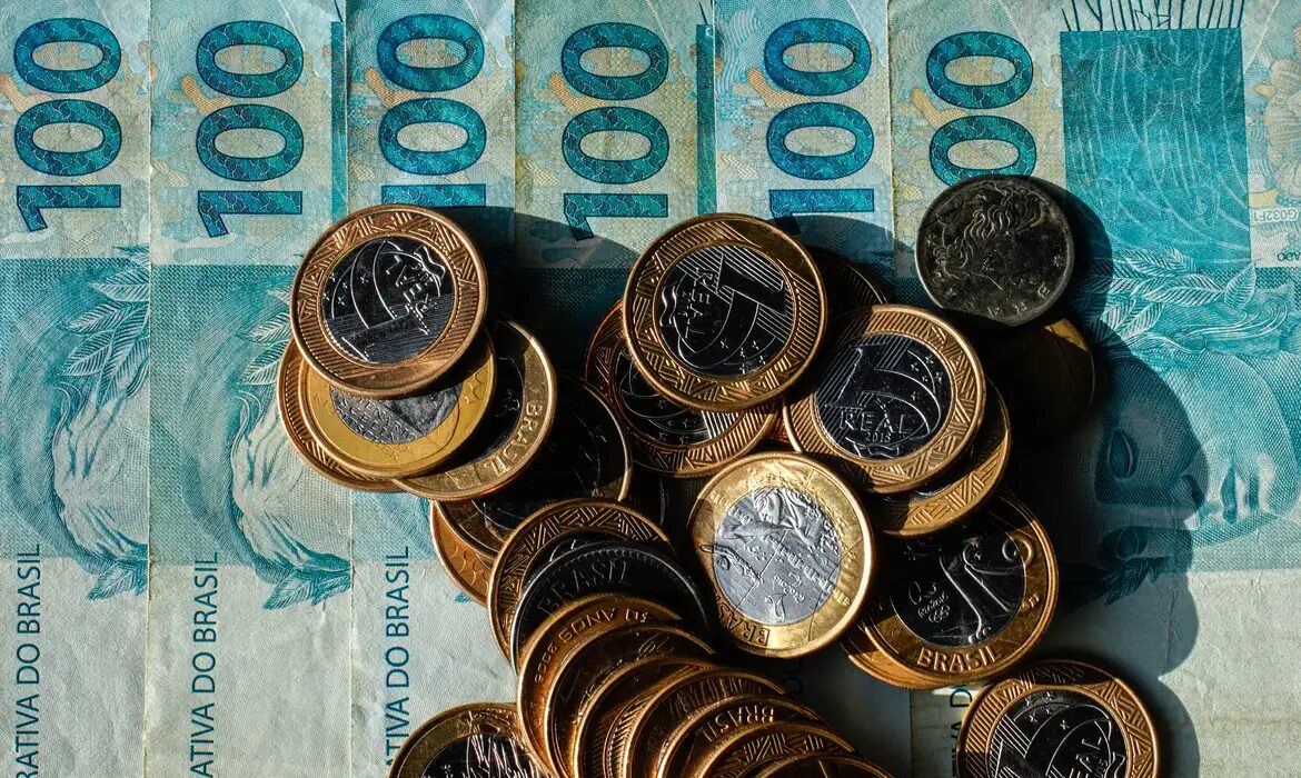 Inflação oficial acelera para 0,82% em setembro puxada por energia elétrica e alimentos, aponta IBGE