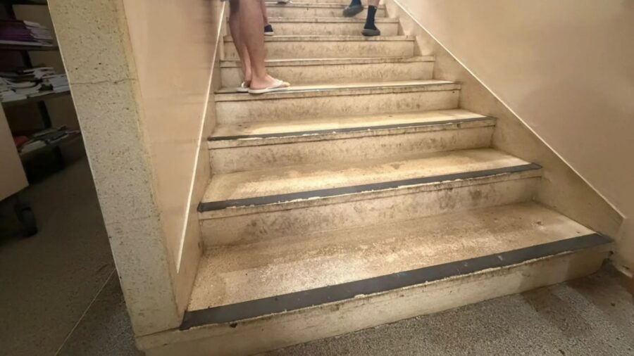 Jovem convulsiona, cai da escada e fica ferido após votar no interior de SP