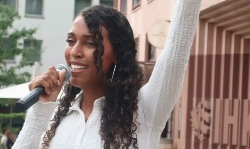 Jovem é curada de transtorno alimentar após conhecer Jesus no Tik Tok: “Só Ele dá vida”