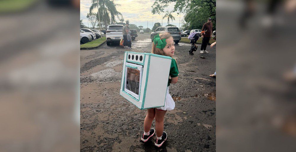 Mãe de Rio Preto transforma caixa de papelão em fogão com chocotones para ‘mochila maluca’ da filha