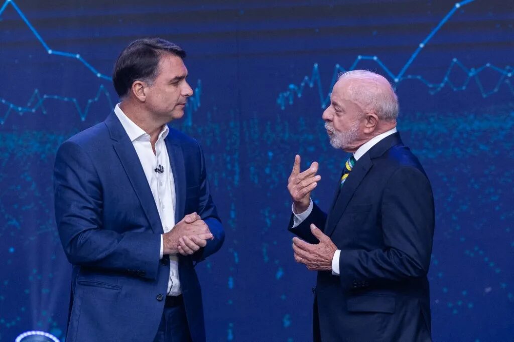 Mendonça autoriza Lula e Flávio Bolsonaro a divulgarem dados sigilosos