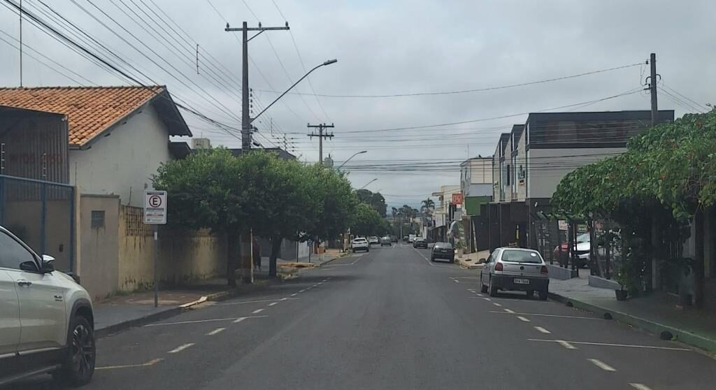 Motoristas de Fernandópolis podem ativar 15 minutos de gratuidade na Área Azul via aplicativo e parquímetros
