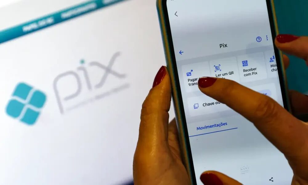 Mulher é presa na região suspeita de golpe com falso comprovante de Pix