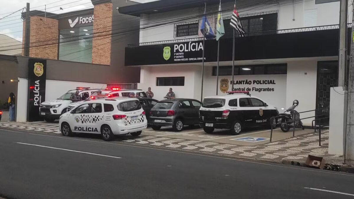 Mulher é presa suspeita de matar marido a facadas na região