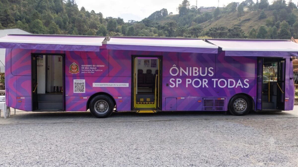Ônibus SP Por Todas leva orientação sobre direitos às mulheres de Cubatão