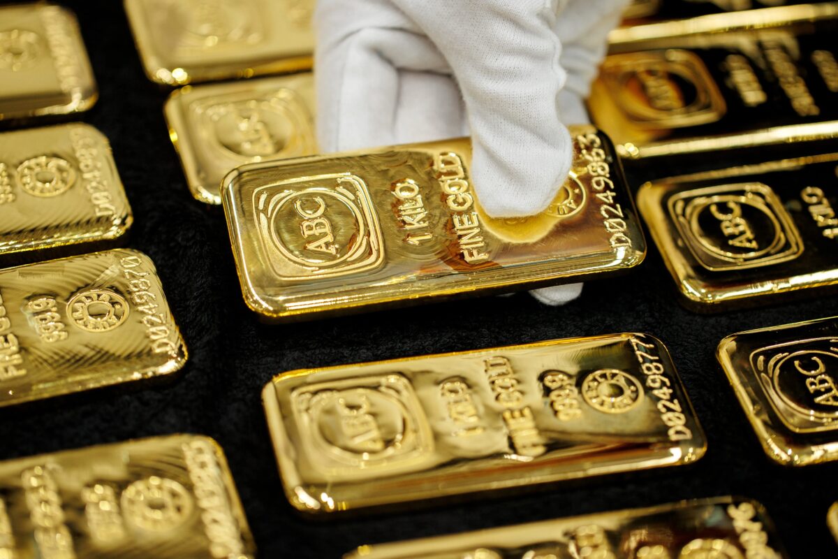 Ouro sobe com recuo do dólar e dos rendimentos dos Treasuries