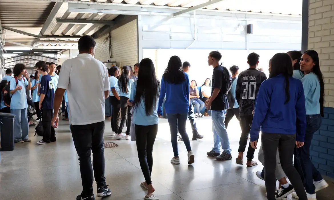 Pé-de-Meia libera 7ª parcela para alunos do ensino médio