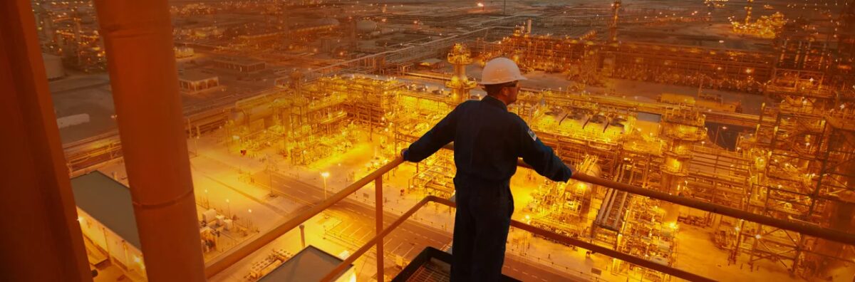 Petróleo fecha em alta e supera US$ 106 com tensões no Oriente Médio