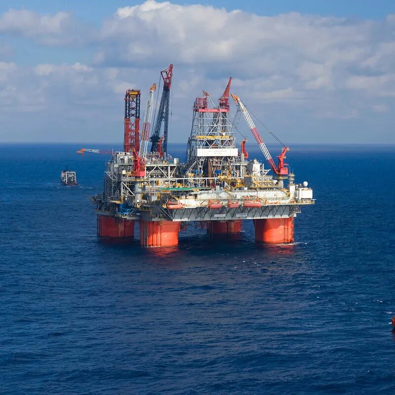 Petróleo fecha sem direção única com liberação de reservas e queda nos estoques dos EUA