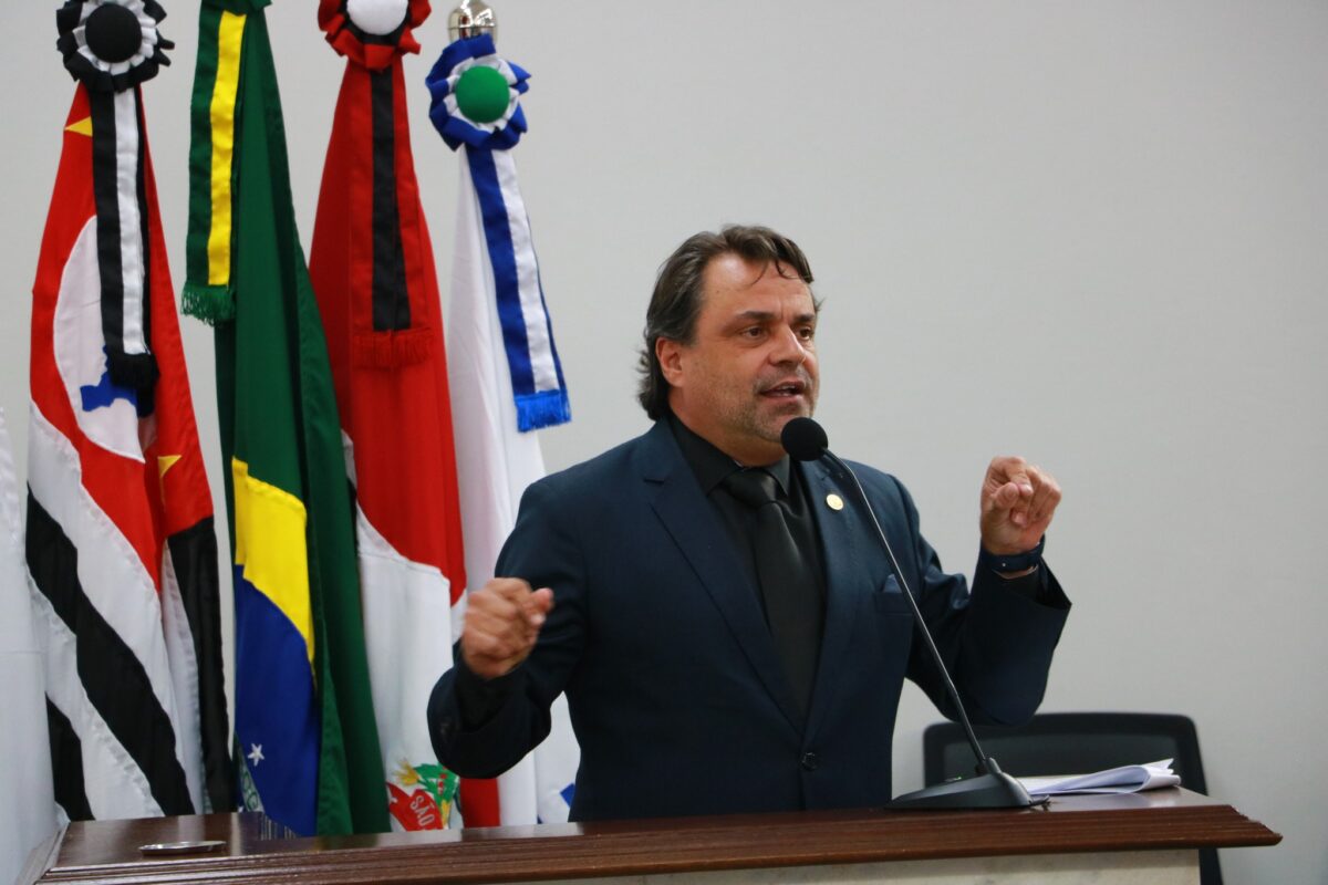 Prefeito veta projeto que cria “Programa Escola da Família”