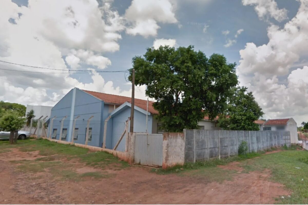 Professora é afastada de escola pública suspeita de trocar mensagens de cunho sexual com alunos
