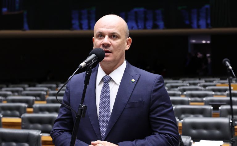 Projeto de lei amplia oferta de geriatras no SUS
