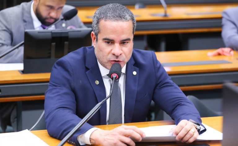 Projeto pune fraude por desconto indevido em folha de pagamento