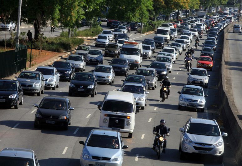 Rodovias de SP devem receber 19 milhões de veículos no feriado de Finados