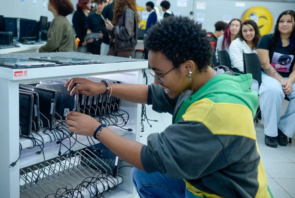 SP investe R$ 150 milhões na aquisição de 200 mil tablets para a rede estadual de ensino