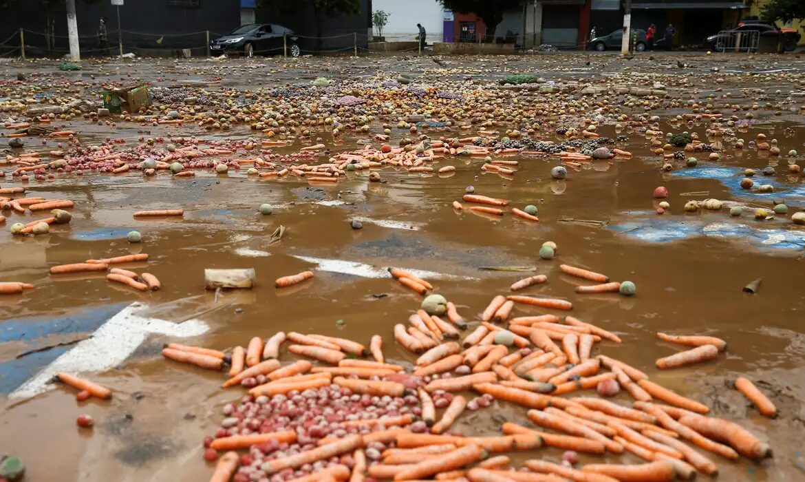 Temporal provoca alagamentos, deslizamentos e interdições de rodovias em municípios paulistas