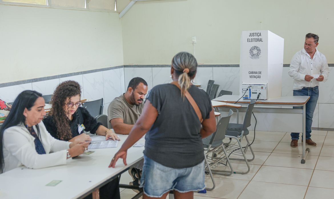 TSE nega fraude na apuração e esclarece que pausa na divulgação dos votos ocorreu por sobrecarga do sistema