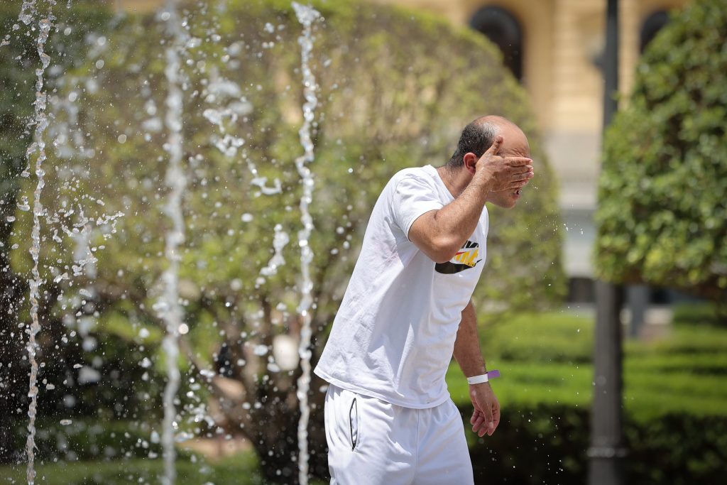 USP apresenta estudo que mostra que ondas de calor e poluição aumentam risco de AVC em idosos; veja como prevenir